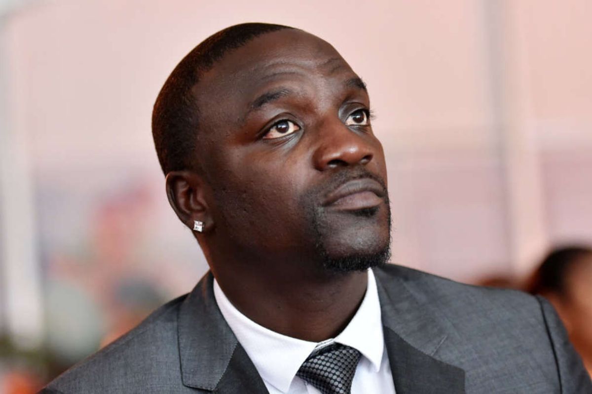 « Akon est une bête… » : ce jour où la star a passé 3 longues heures avec une fille dans une chambre d’hôtel après avoir promis de ne pas dépasser 5 minutes (vidéo)