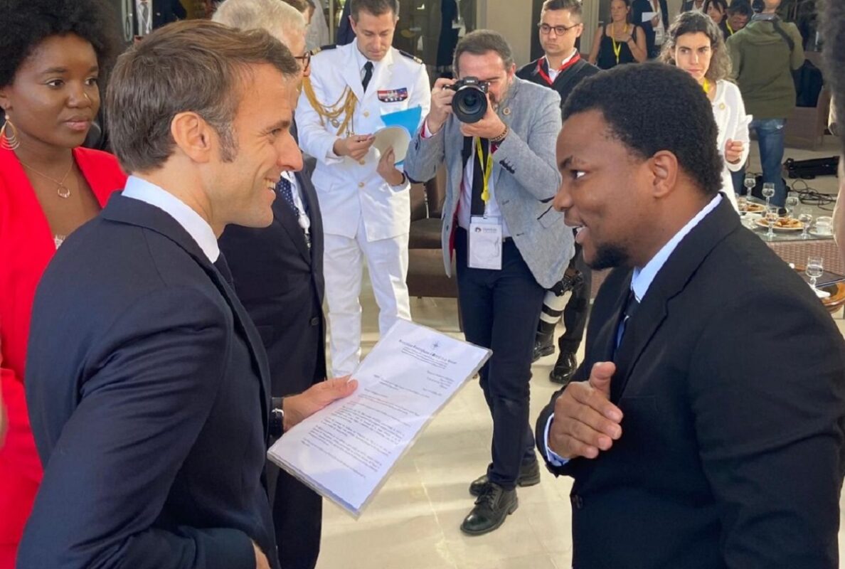 Anselmos CRATON : Le slameur togolais en tête-à-tête avec Emmanuel Macron