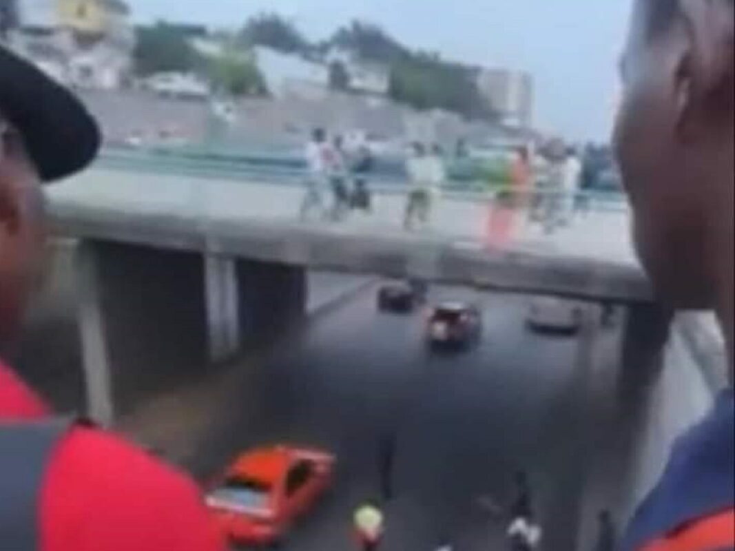 Drame en Côte d’Ivoire : une femme se jette du haut de l’échangeur de la Riviera 2 (photos chocs)