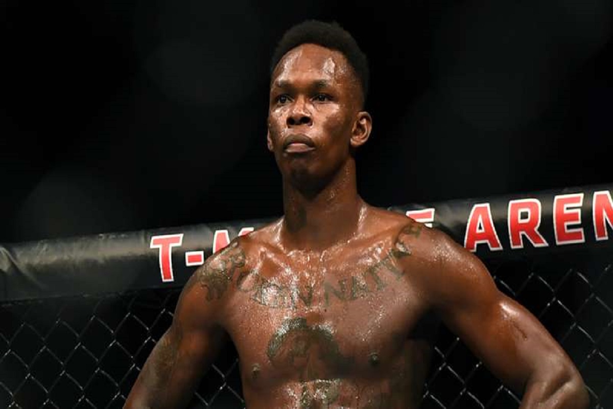 Israel Adesanya : la star de l’UFC arrêtée à l’aéroport de New York !