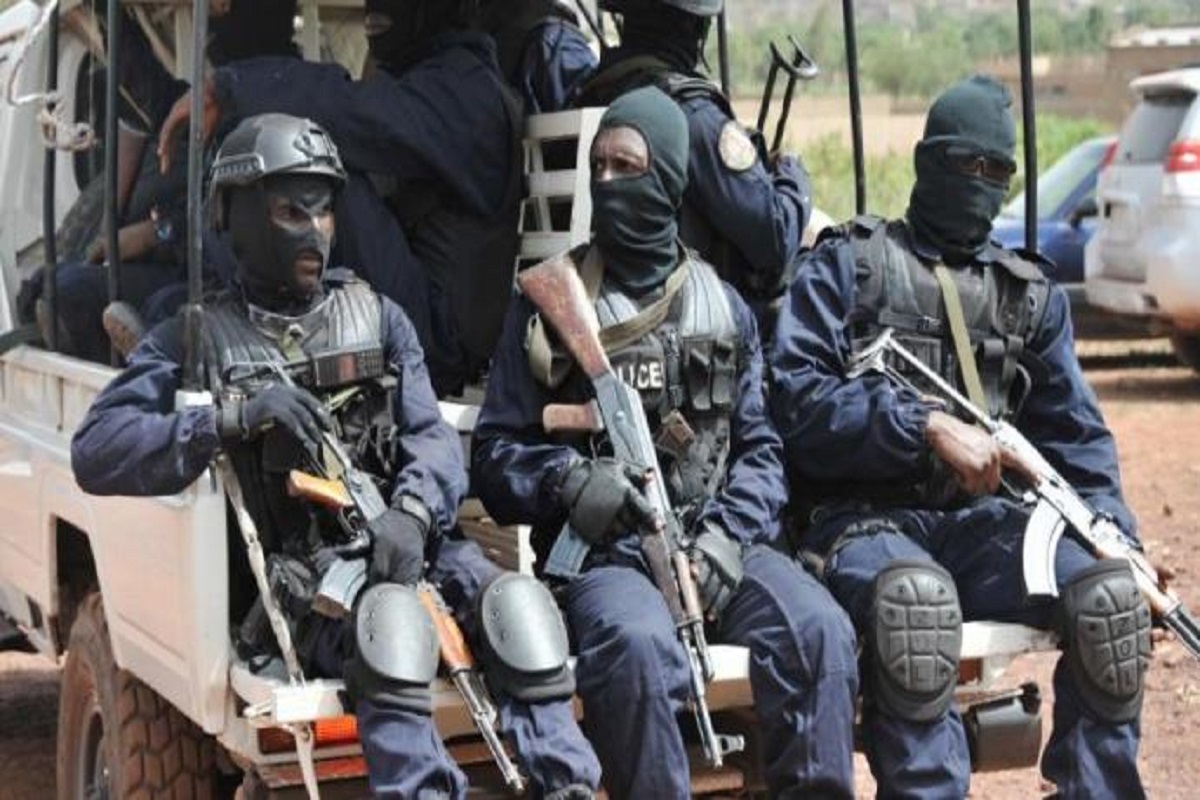 Mali : Assimi Goïta et ses hommes escortent plusieurs citernes de carburant en provenance du Sénégal