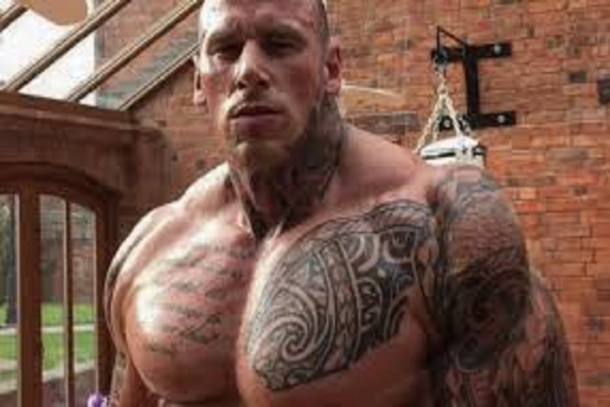 Martyn Ford : le géant culturiste battu au jeu à la corde par un ligre (vidéo)