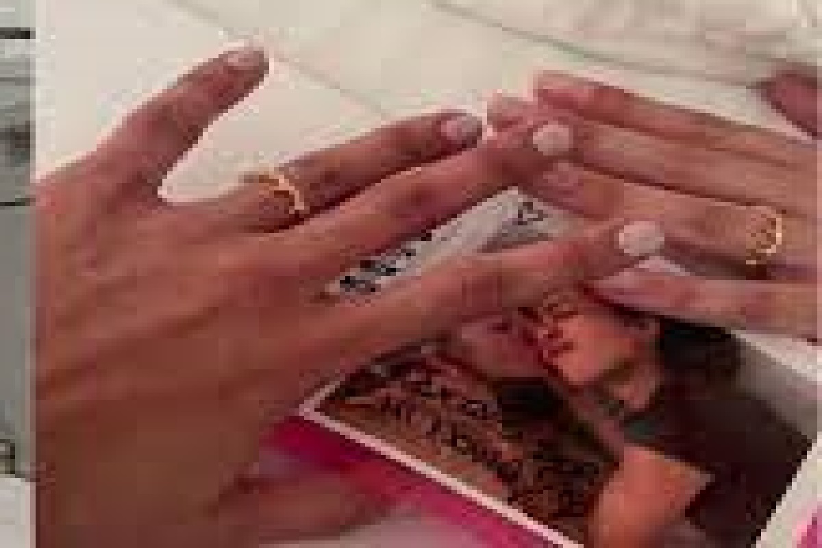 Idylle : 2 Miss officialisent leur mariage et provoquent la controverse sur le web(vidéo)