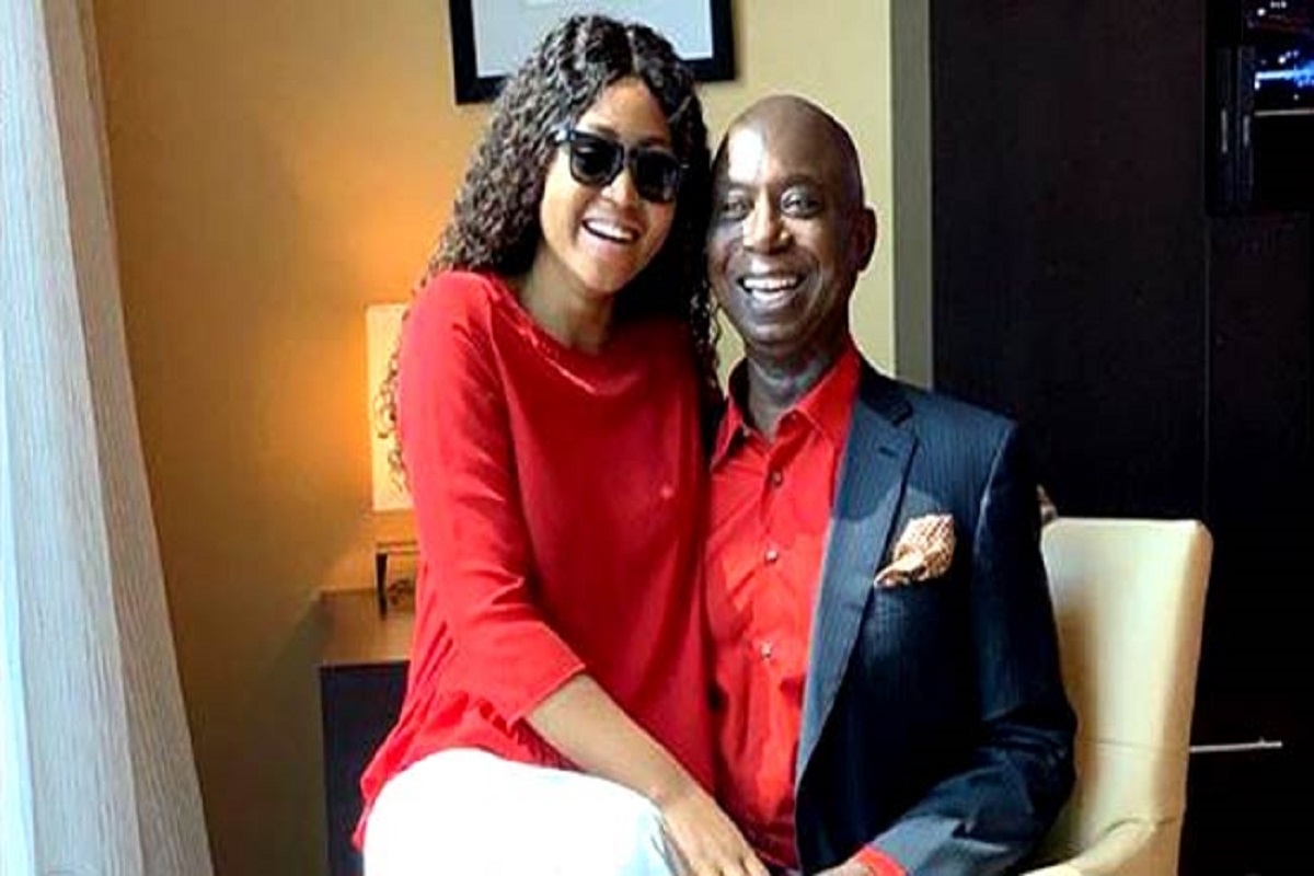 Regina Daniels : l’actrice dévoile des liasses de billets reçues de son mari (vidéo)