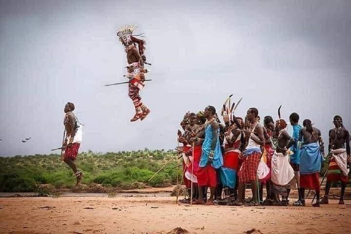 Kenya : dans cette tribu, pour séduire une femme, vous devez sauter le plus haut possible