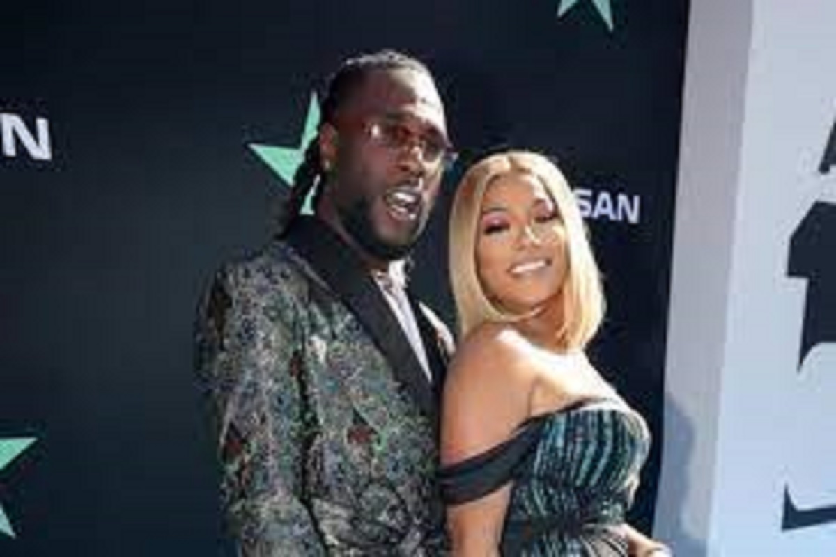 Burna Boy : la star tacle à nouveau Stefflon Don; les fans crient au comportement enfantin (vidéo)