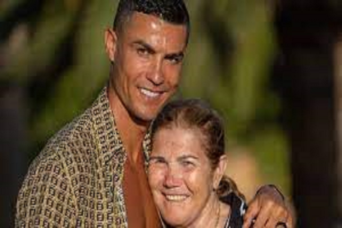 Dolores Aveiro : la mère de Cristiano Ronaldo s’affiche avec l’amour de sa vie ; CR7 valide (photo)
