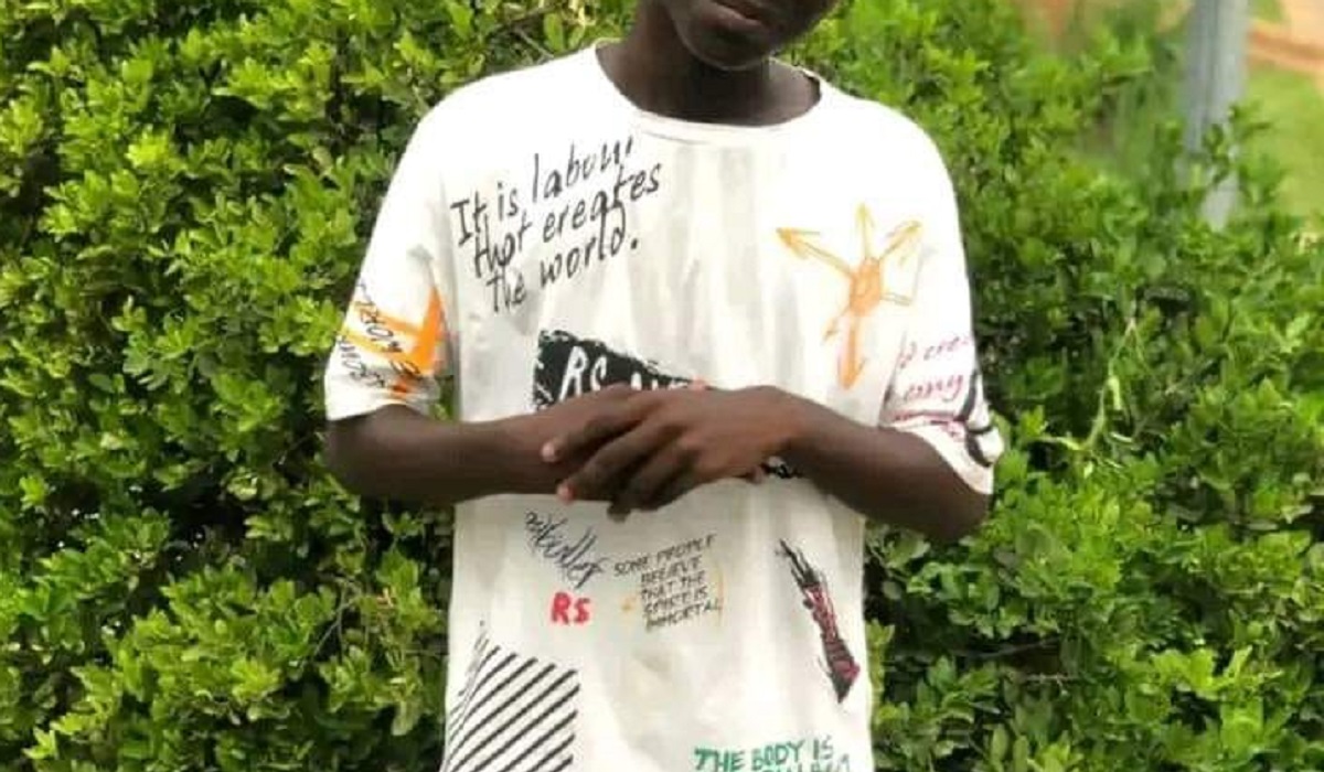Drame en Côte d’Ivoire : un élève ass@ssiné et son corps accroché au portail de sa maison familiale (photo choc)