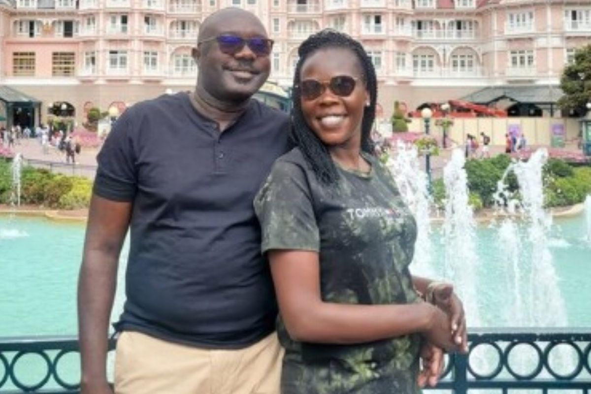 Evelyn Anite : la ministre ougandaise se met à genoux devant son mari ; les images choquent la toile