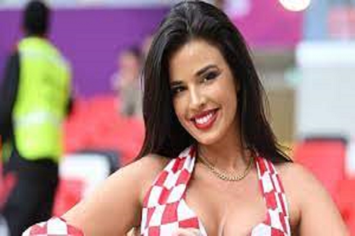 Ivana Knöll : la mannequin affole le Qatar avec ses tenues osées (photos)