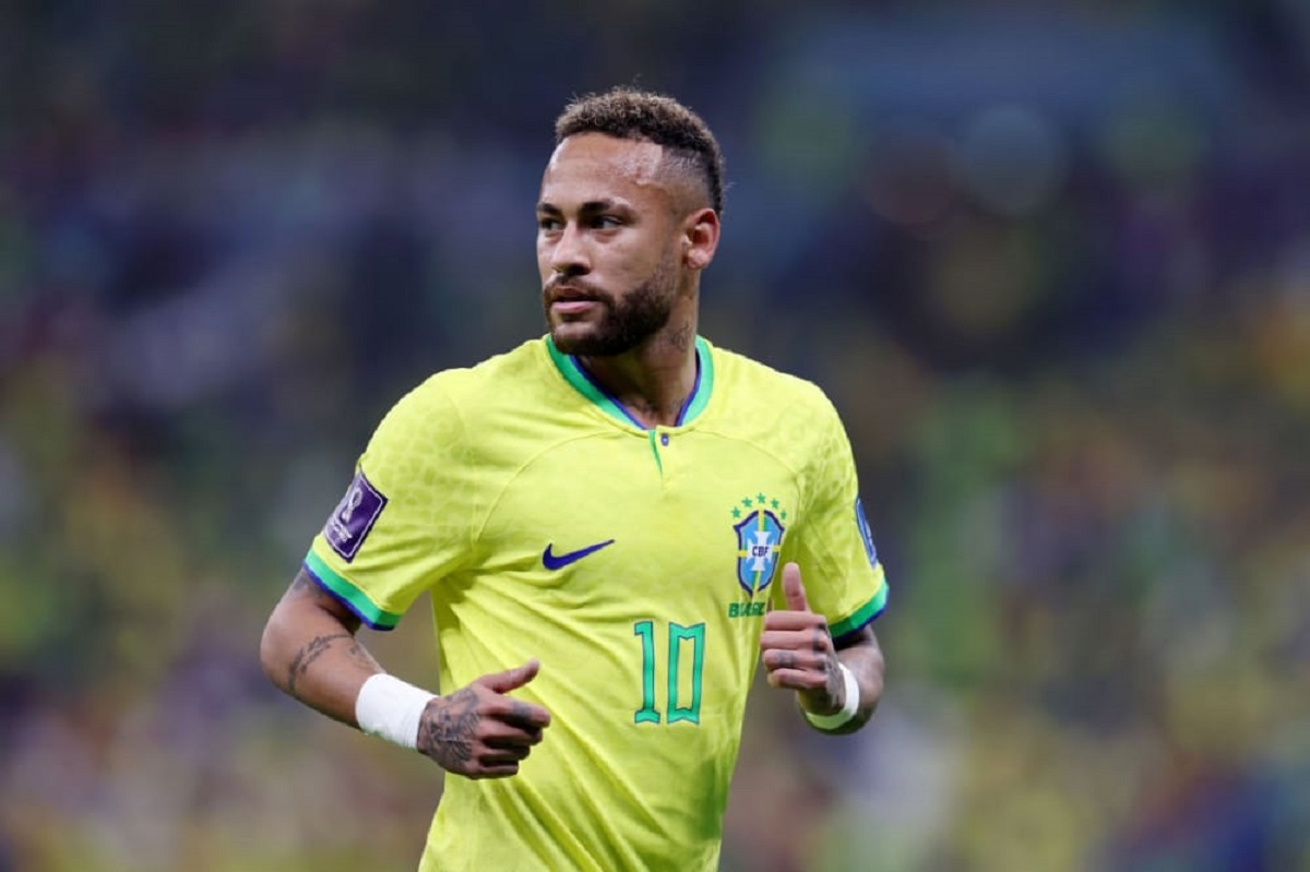 « Neymar est mort » : des rumeurs sur le décès du footballeur secouent le web