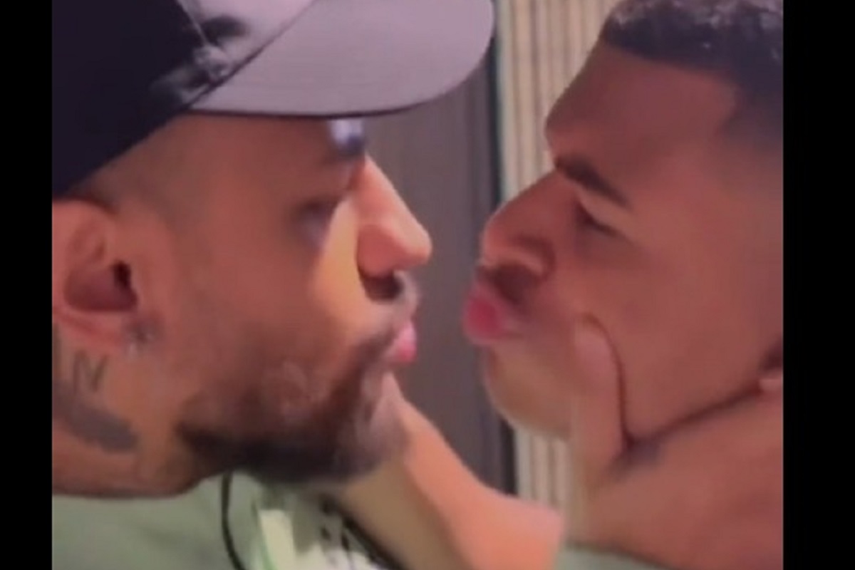 Parodie d’un amour fou entre Neymar et Mbappé  (vidéo)