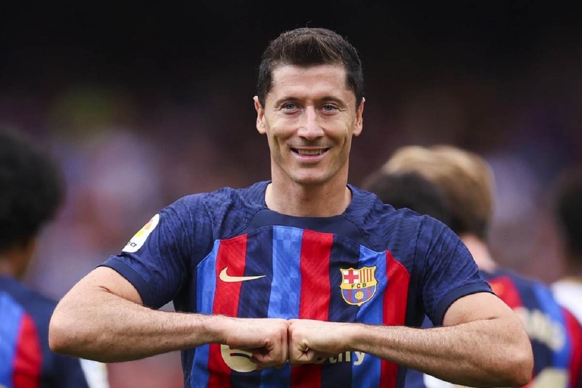 Robert Lewandowski : l’attaquant de Barcelone remporte le prix Golden Foot 2022