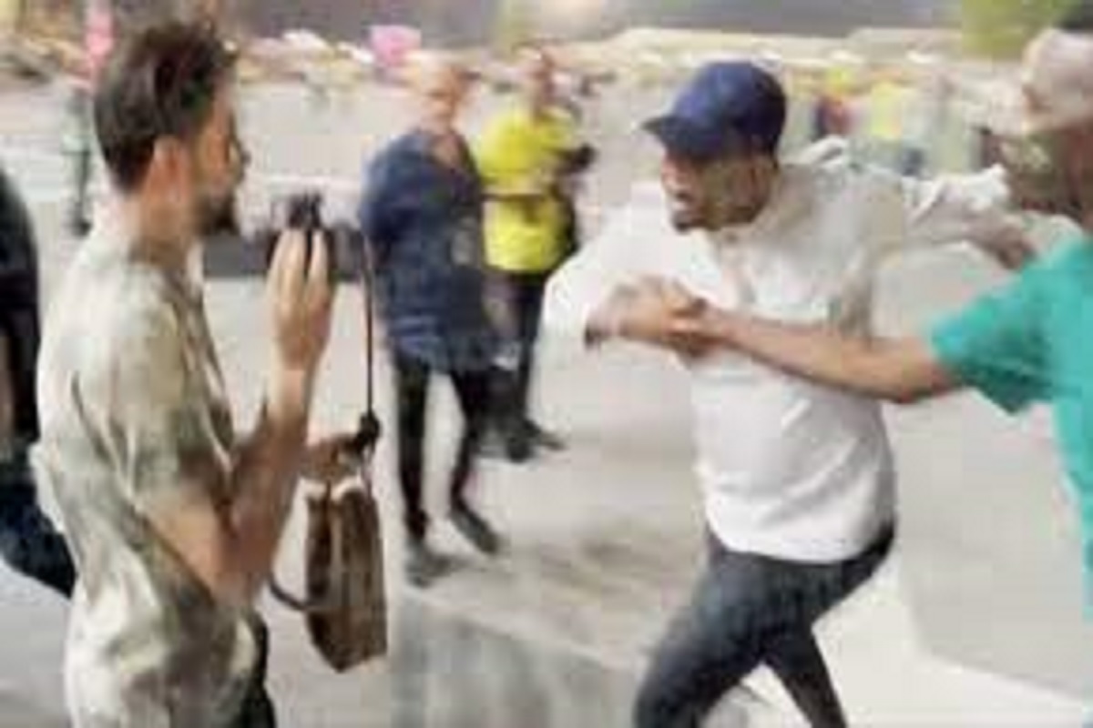 « Il a détruit ma caméra et mon microphone, il m’a frappé… J’ai confiance en la police qatari » : le cameraman frappé par Samuel Eto’o demande réparation