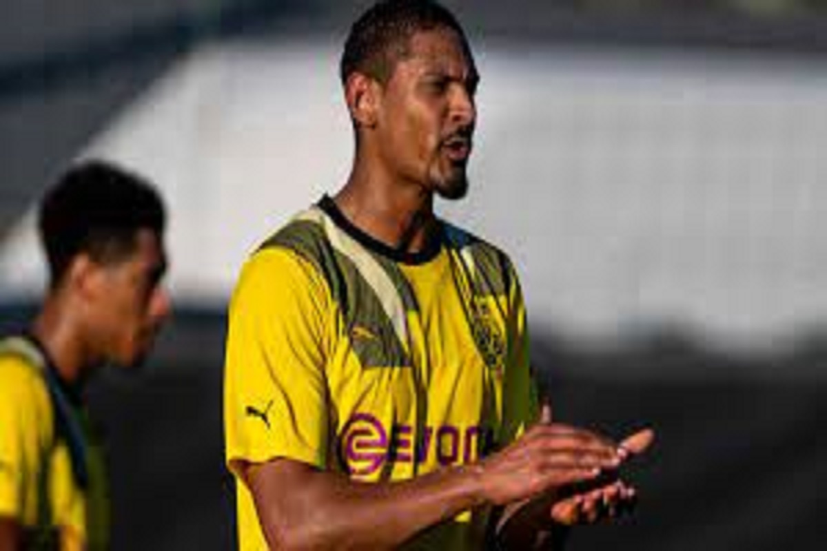 « F*ck cancer » : le message sur les crampons de Sébastien Haller pour son retour fait jaser