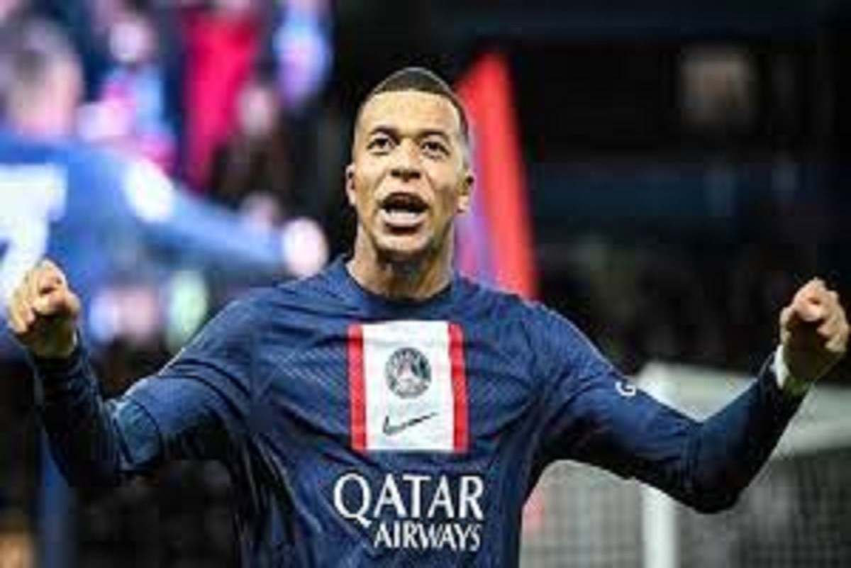 PSG : Kylian Mbappé hérite du brassard de capitaine 