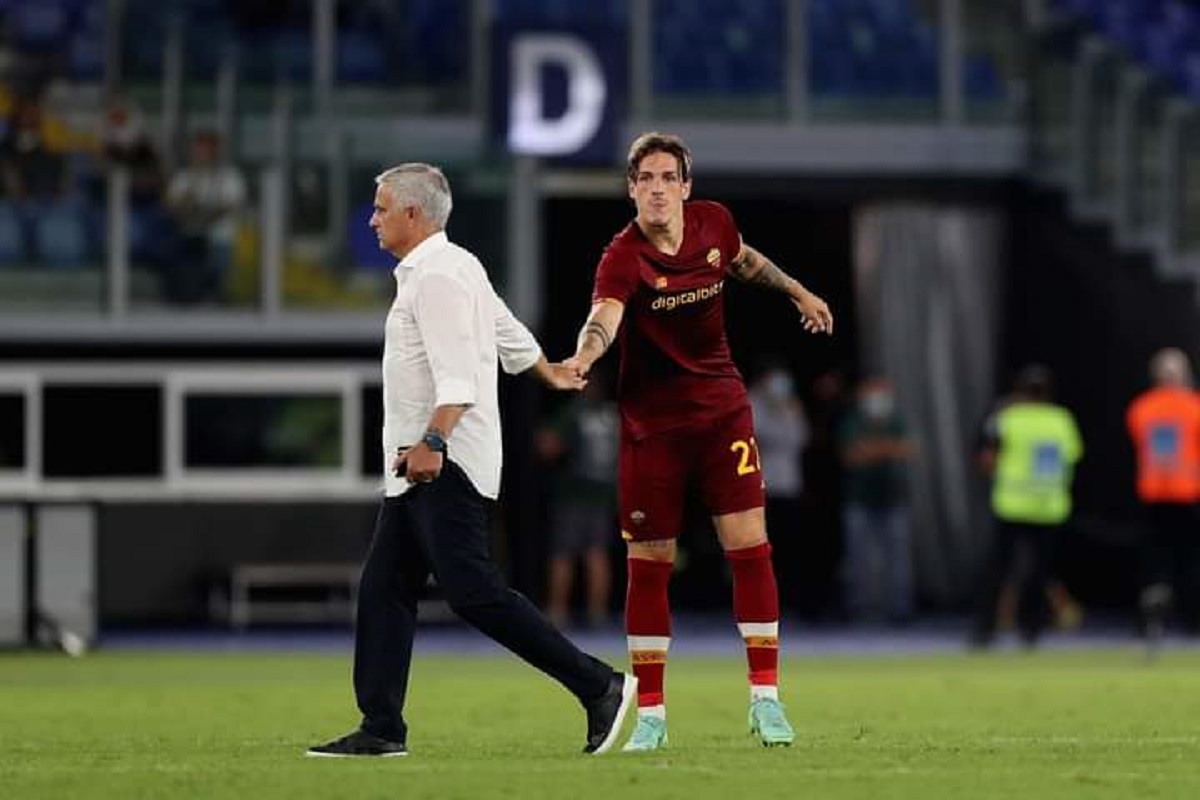 José Mourinho à l’une de ses stars qui veut quitter la Roma : « Moi aussi, j’aimerais être à Londres, mais je suis ici »