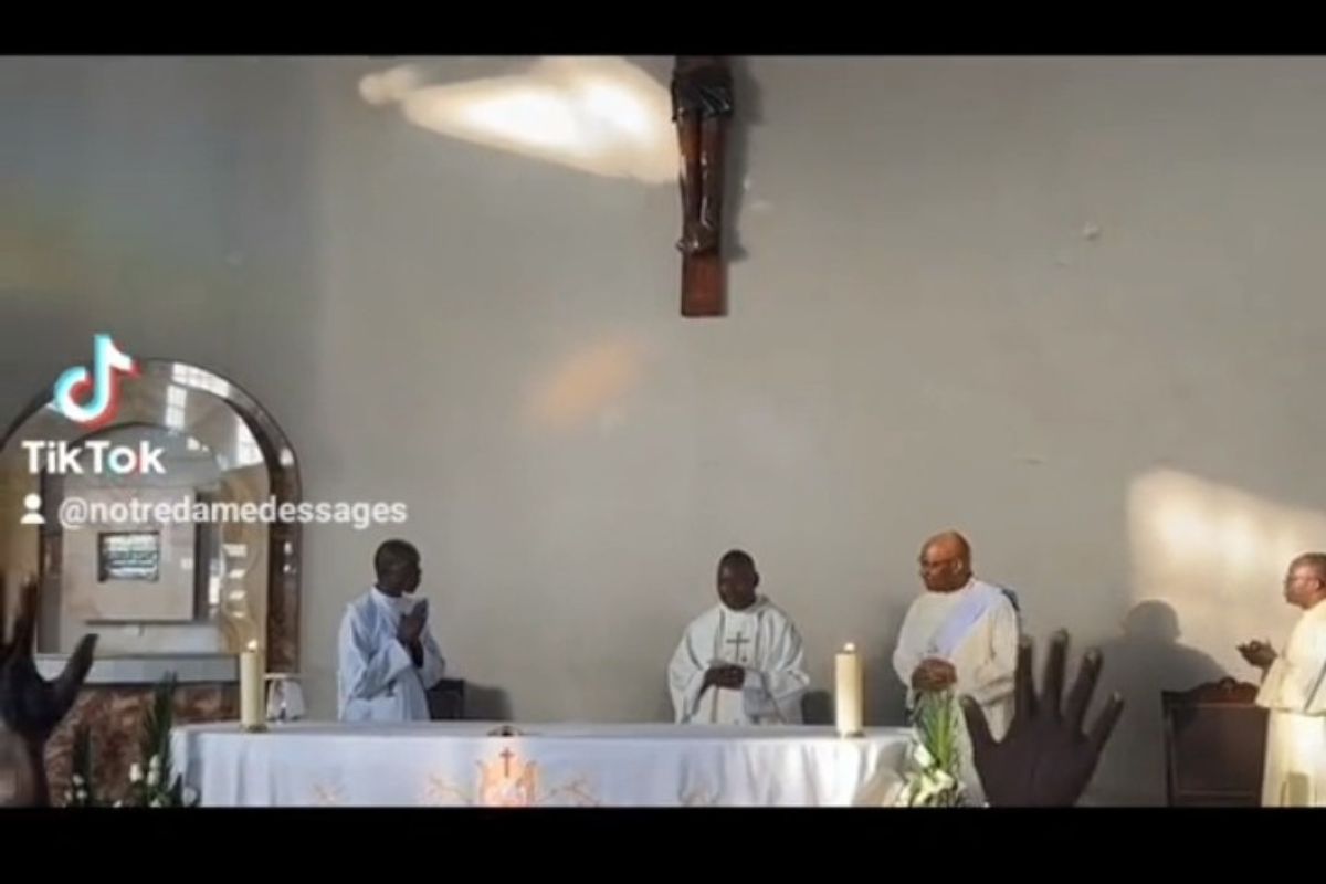 église apparition Vierge Marie Vidéo