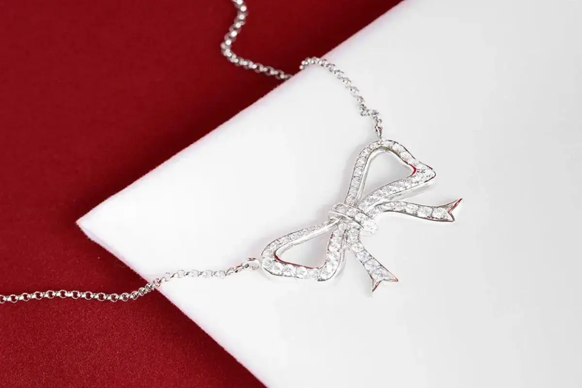 Insolite : Une souris dérobe un collier de diamants dans une bijouterie (vidéo)