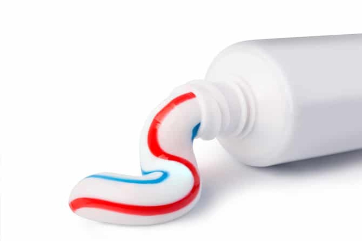 Bon à savoir : Le dentifrice sert à éliminer les boutons du visage en une semaine