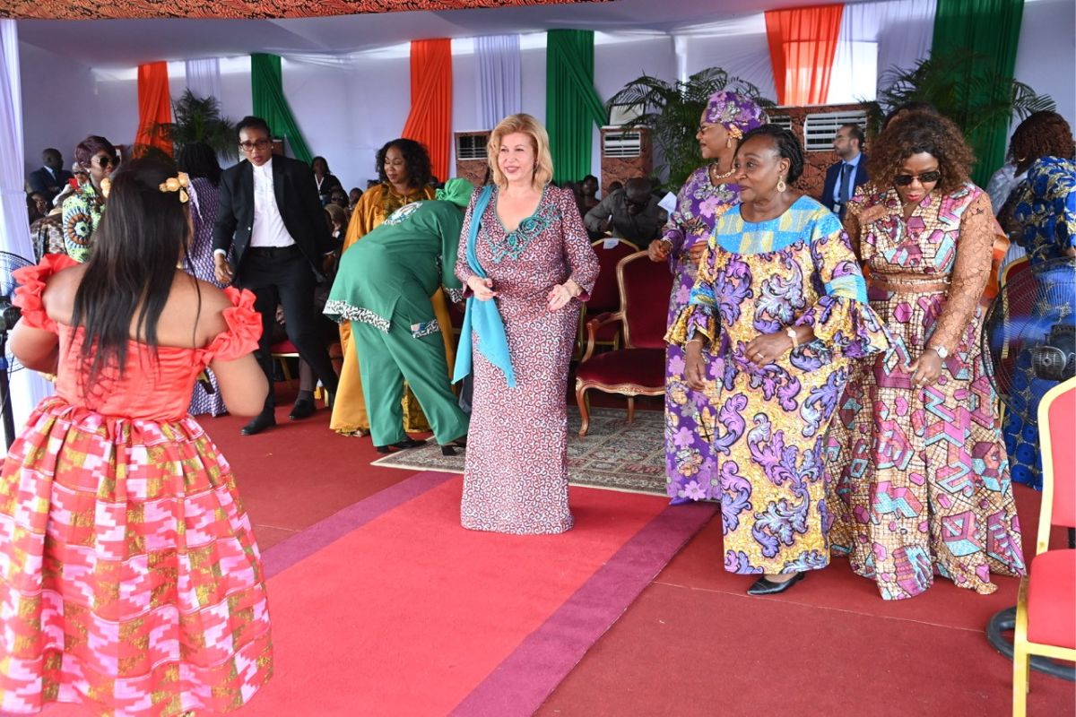 Dominique Ouattara : la première dame ivoirienne fait un don de 12,5 millions F CFA aux populations de cette localité