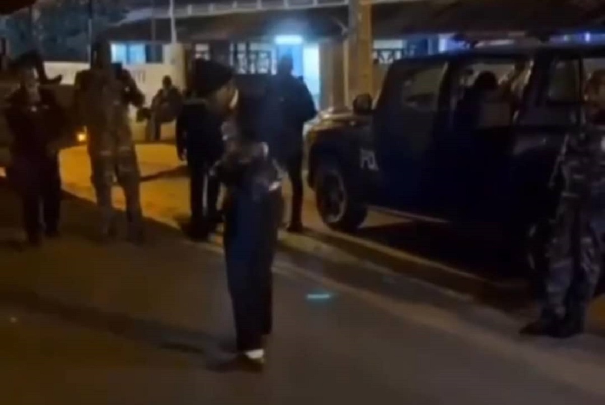 Côte d’Ivoire/Couvre-feu : les images d’un homme habillé en Michael Jackson raflé par la police font le buzz